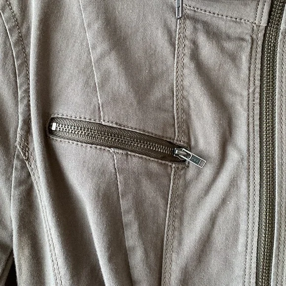 Express - Picture 2 of 8